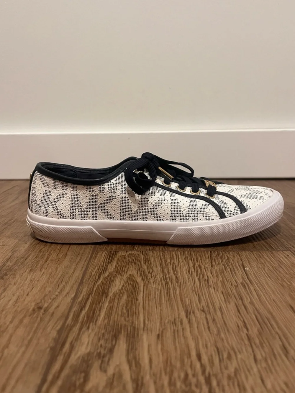 Michael Kors Boerum Sneaker in White/Navy - Picture 7 of 12